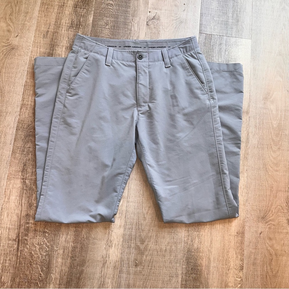 EUC Under Armour Men's Light Gray Khakis Golf Business Casual